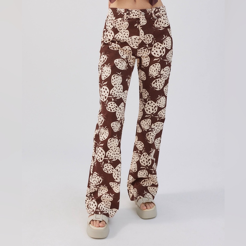 BDG '90s Mid-Rise Bootcut Jean, brown “strawberry” pattern.